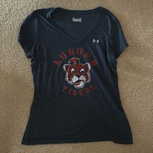 Auburn tigers woman v-neck size large tshirt! under armor, Great for game day.